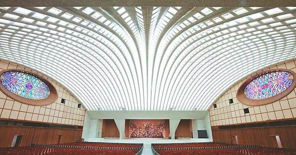 Innenansicht Augen Schlange Papst Vatikan
