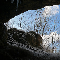 Hainholz_Jettenhöhle_Ausgang.jpg