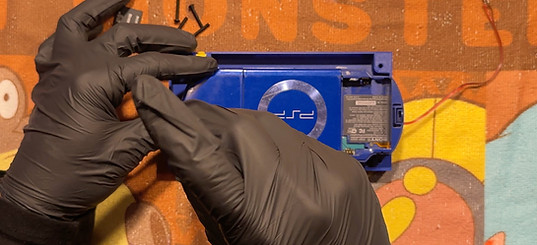 screw the PSP in place using the front shell screws.jpg