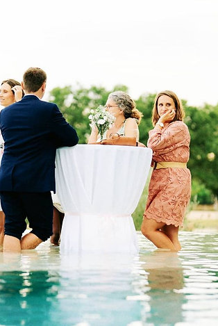 Mange-debout, table haute, nappé blanc