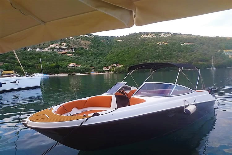 sivota-main-boat-baylinen2