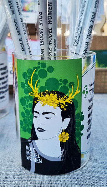 Pen Holder Frida Kahlo Painting Round Green Stand