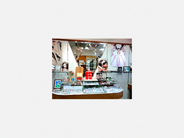 川浦眼鏡店/横浜店 店内