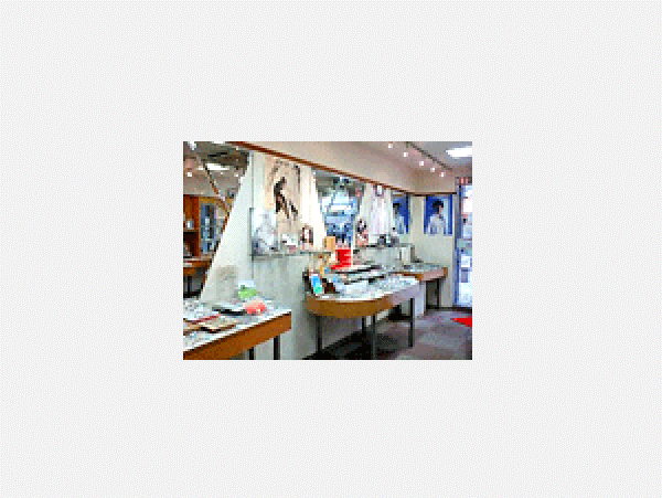 川浦眼鏡店/横浜店 店内
