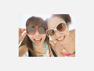 サングラスをかけた女性