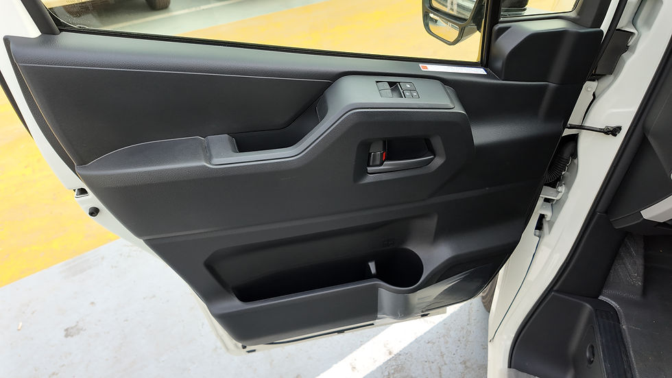 الصورة المصغرة: Toyota Hiace High Roof Diesel M/T 2026