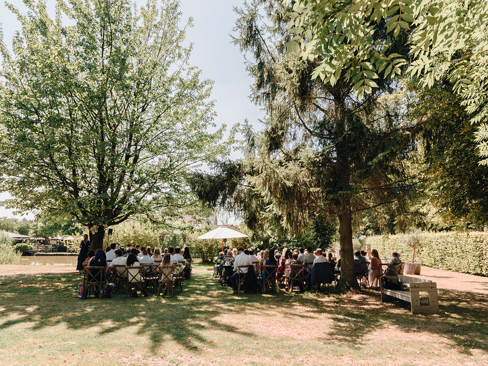Reportage photo de mariage en Normandie, style naturel et élégant, photos de mariés, détails de décoration, photographe discrète