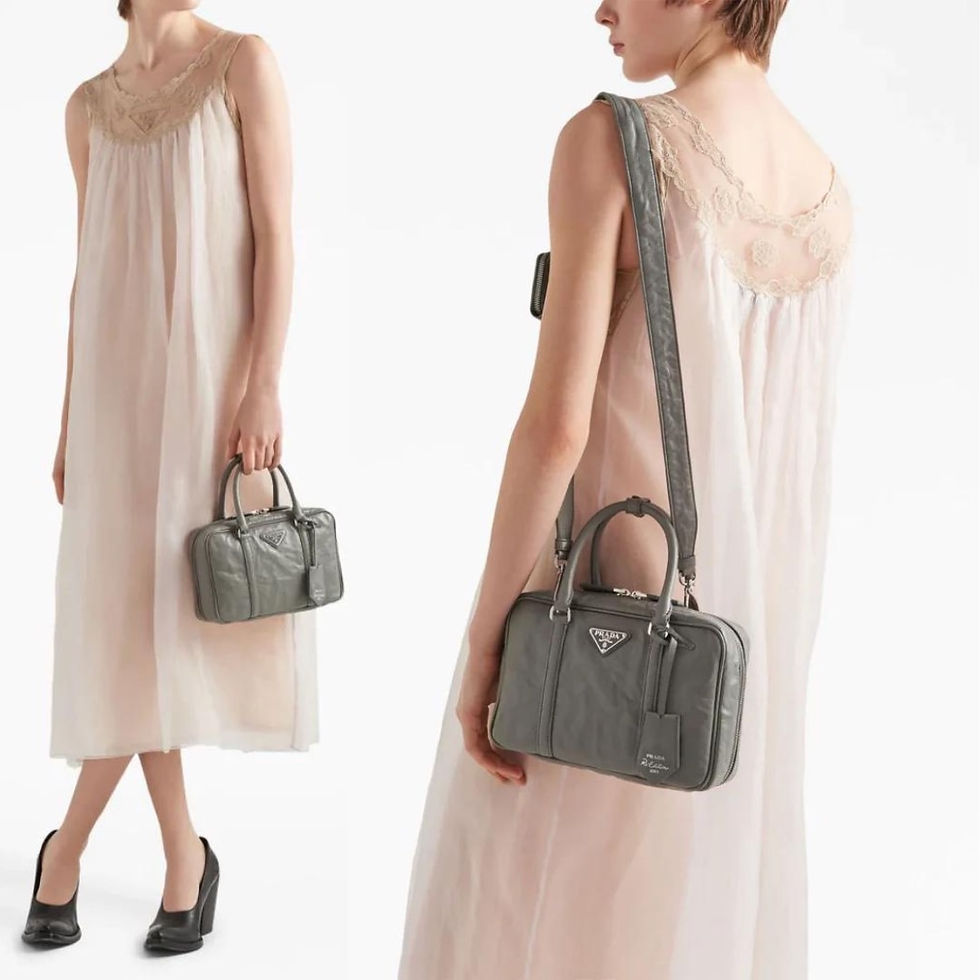 サムネイル： 2023年春夏　新作PRADA ミディアム ロゴプレート トートバッグ