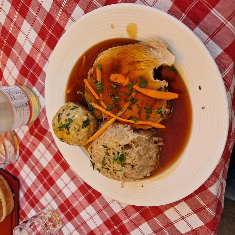 Oldalas káposztával, gombóccal, Rudolfstrum étterem, Hallstatt, Ausztria