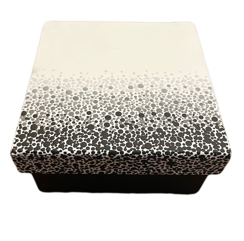 Caja de madera pintada a mano (puntillismo), Edith Cacho, 2026
