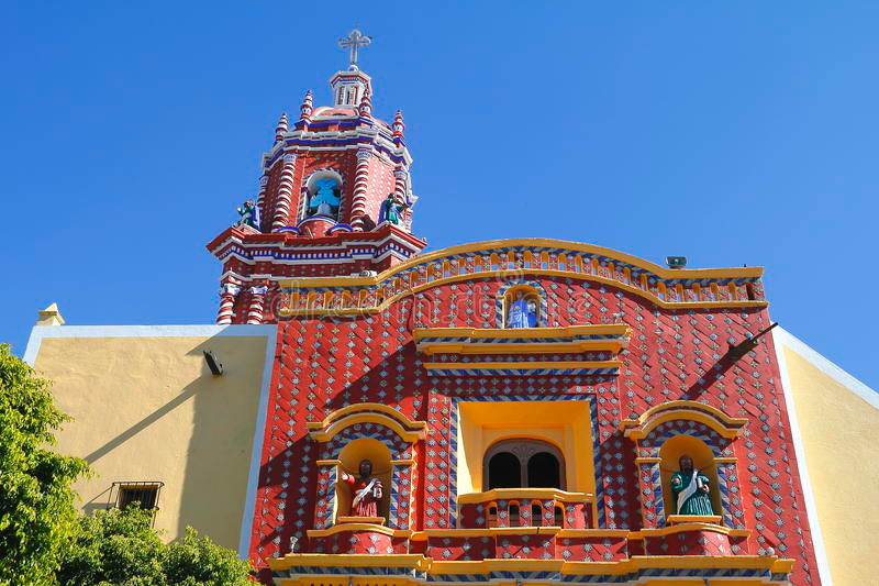 Fachada externa de la Iglesia de Santa María Tonantzintla. Foto: https://www.elhistoriador.mx/
