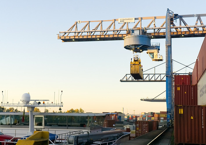 crane-3783871_1920.jpg