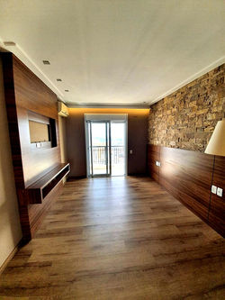 Painel de TV e cabeceira de cama