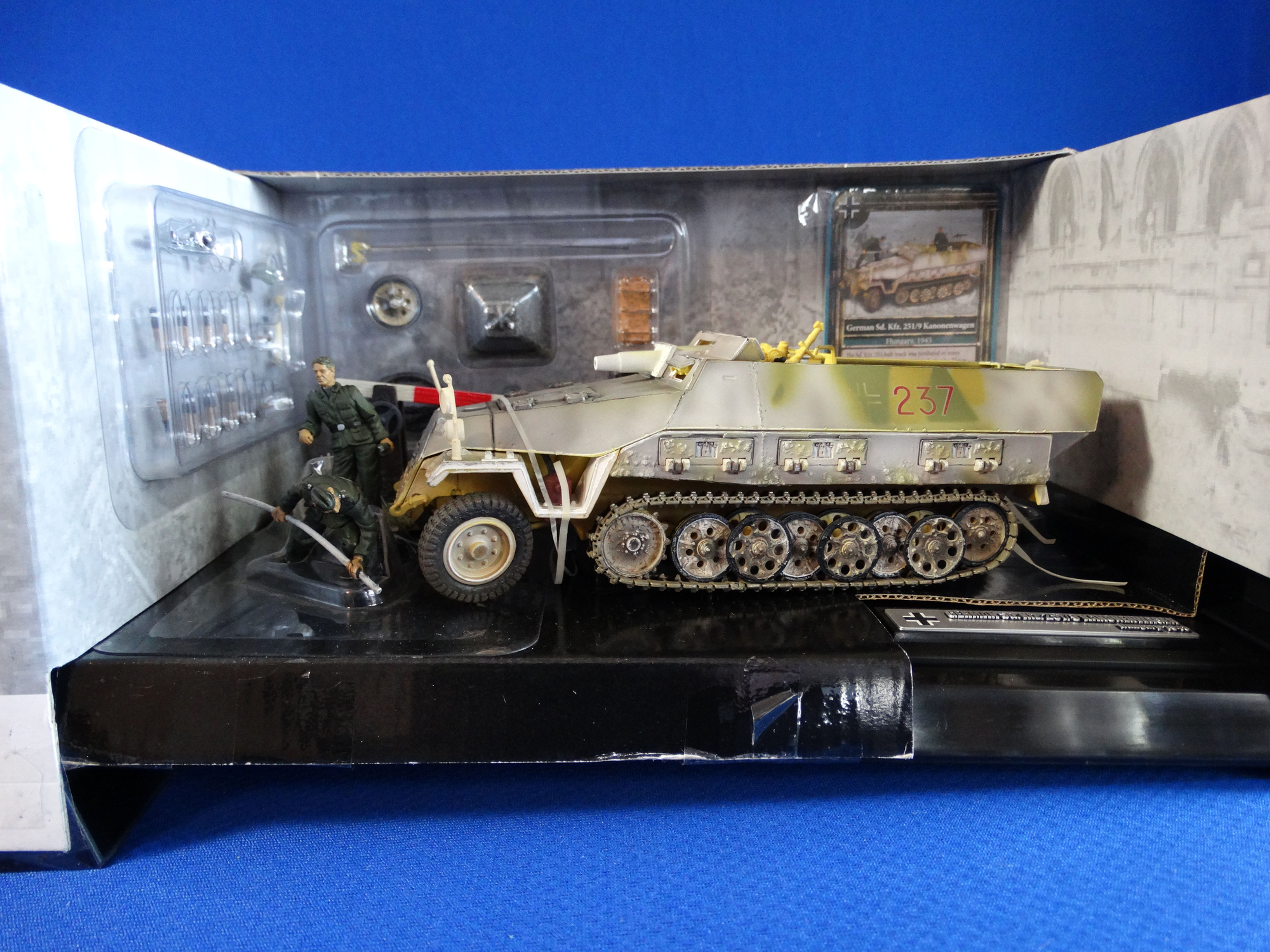 COJG-157 - German SdKfz 251/9 Kanonenwagen - WWII - Forces of Valor - 1/32 Scale