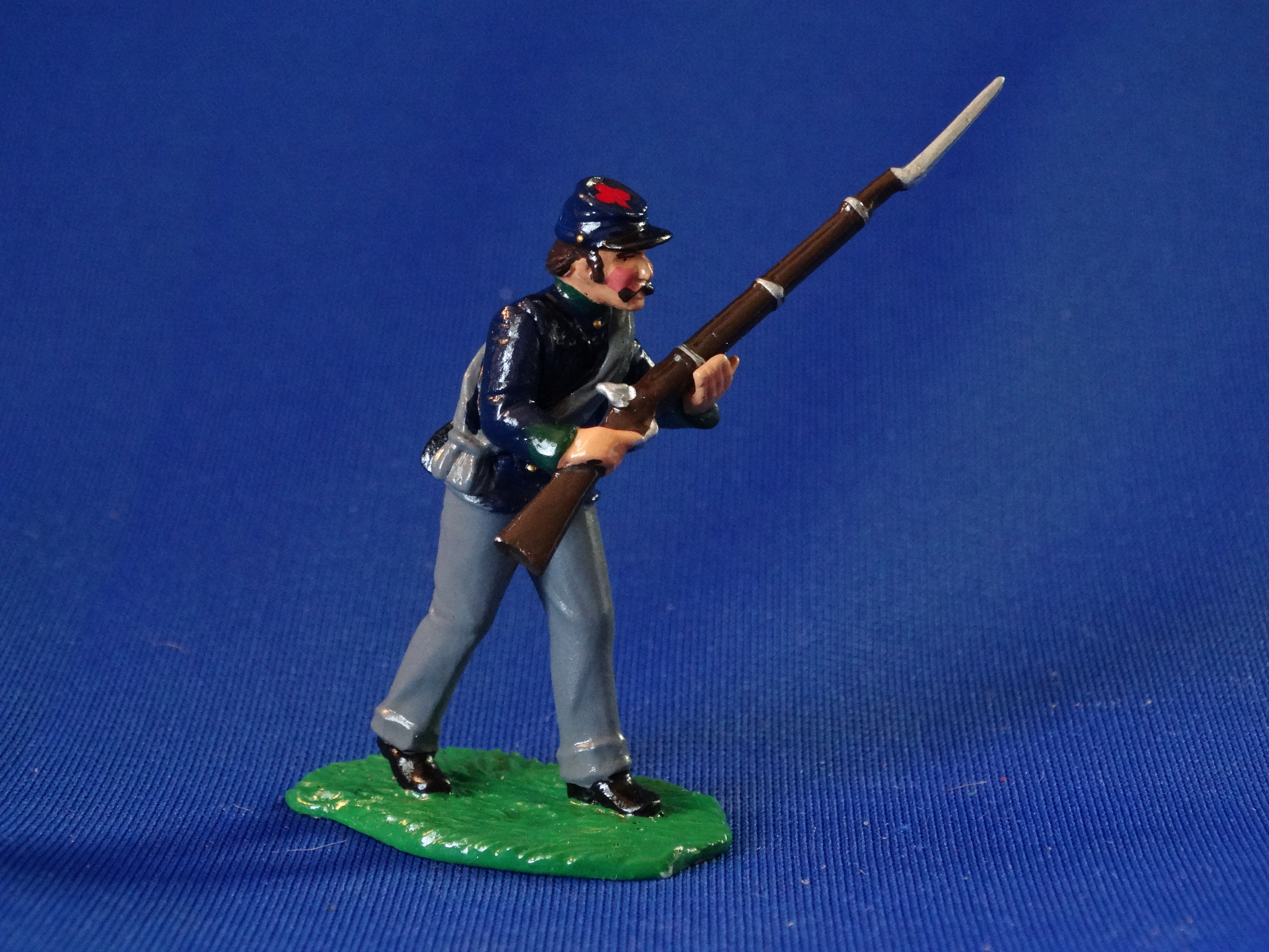 CORD-T074 - Union Advancing - ACW - Trophy - 54mm Metal - Glossy - No Box