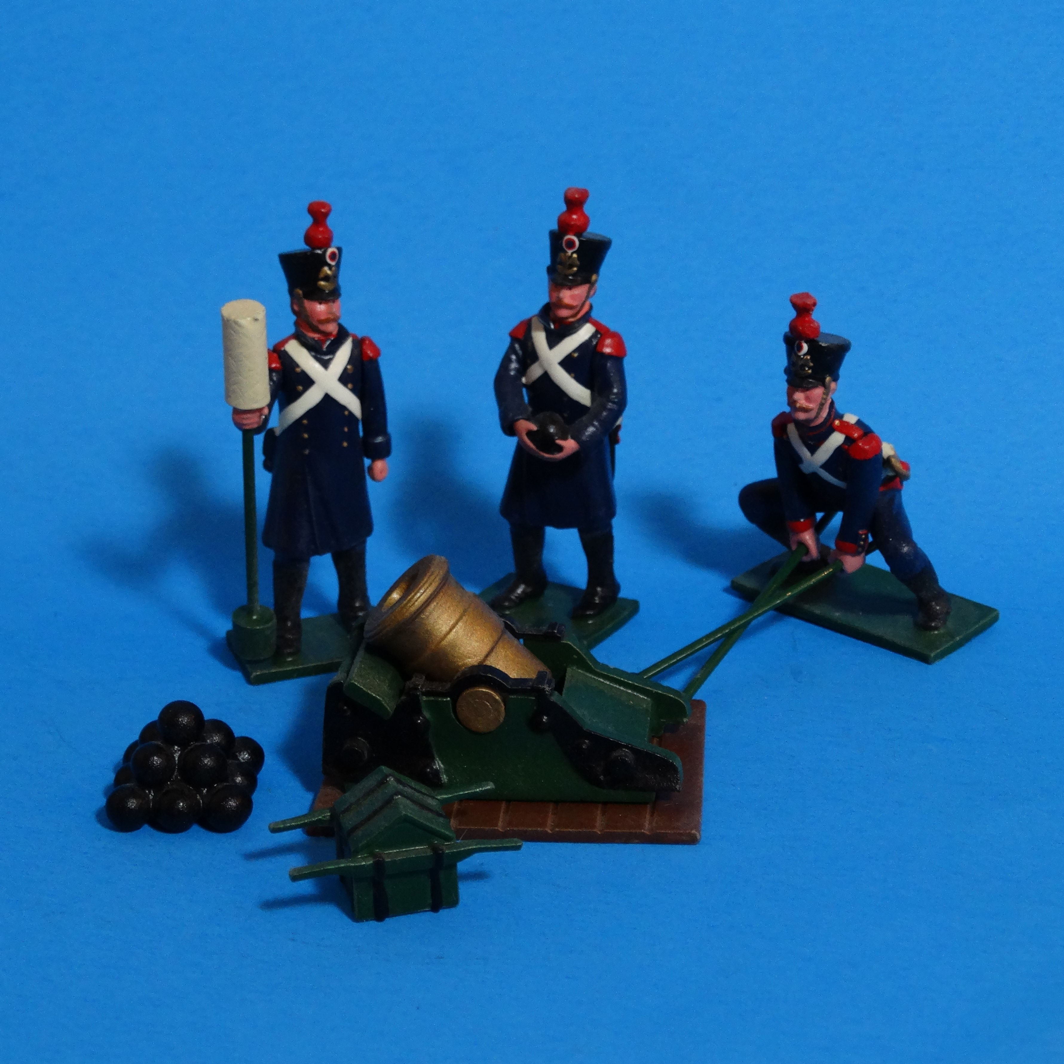 N416/C  - French 10 Inch Land Mortar with a Three Man Crew in Action