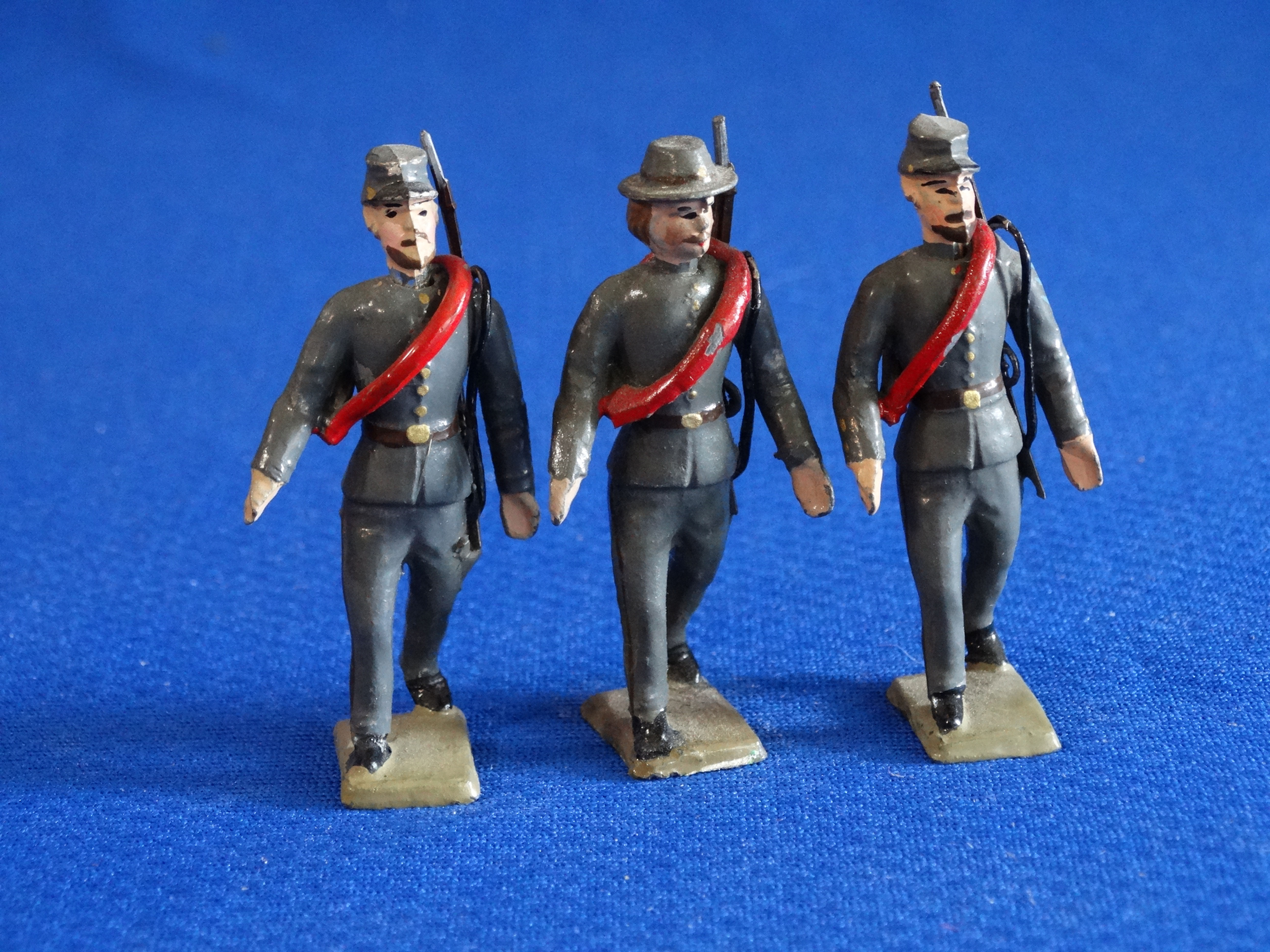 MN043 - Confederate Infantry 3 Walking - Minot - 54mm Metal - No Box