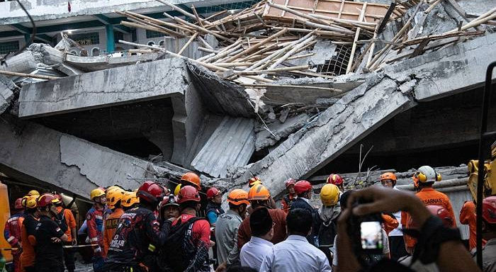 [Today's Prayer] Over 90 Students Estimated to Be Buried in Indonesian Boarding School Collapse