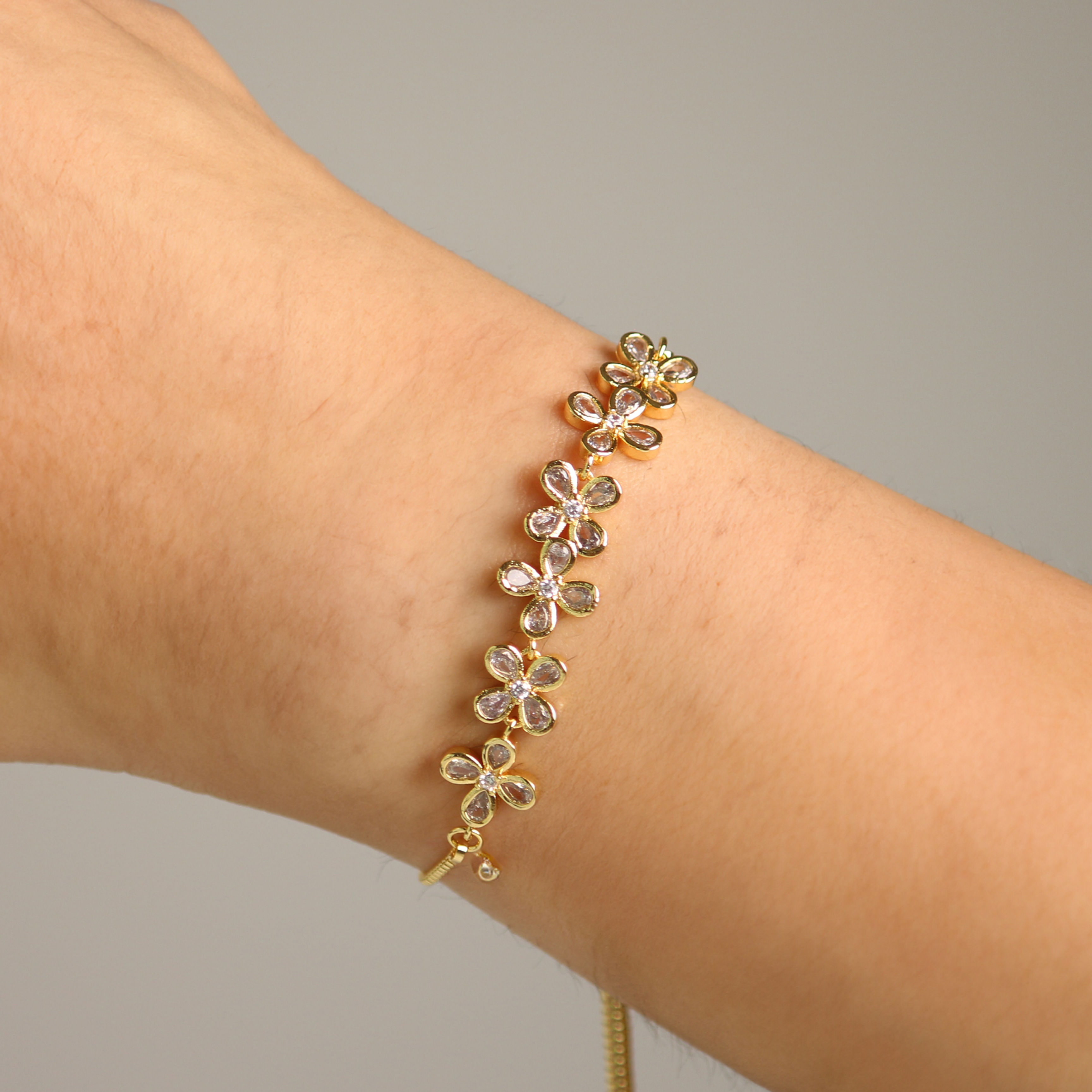 Floral Grace Bracelet Gold