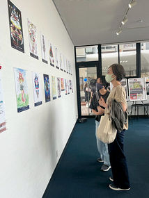 中国デザイン専門学校学園祭に訪れた子どもたち