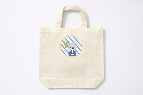 ベージュのトートバッグ、緑色の「Y」とピクセルコアラのイラスト。