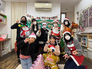 キディーズおかやま、豪華なクリスマス会で笑顔満開!
