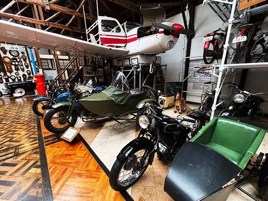 バームクーヘン、コーヒーと紅茶のセット。美味しいデザートの風景。大阪・関西万博, My Site