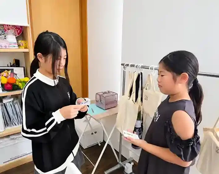 自分で作った名刺を交換!「作品を作る」その先の体験への外観