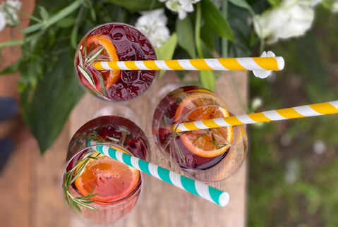 Kühle Drinks im Sommer, Erfrischung im Goldschätzchen Biergarten bei Hamburg