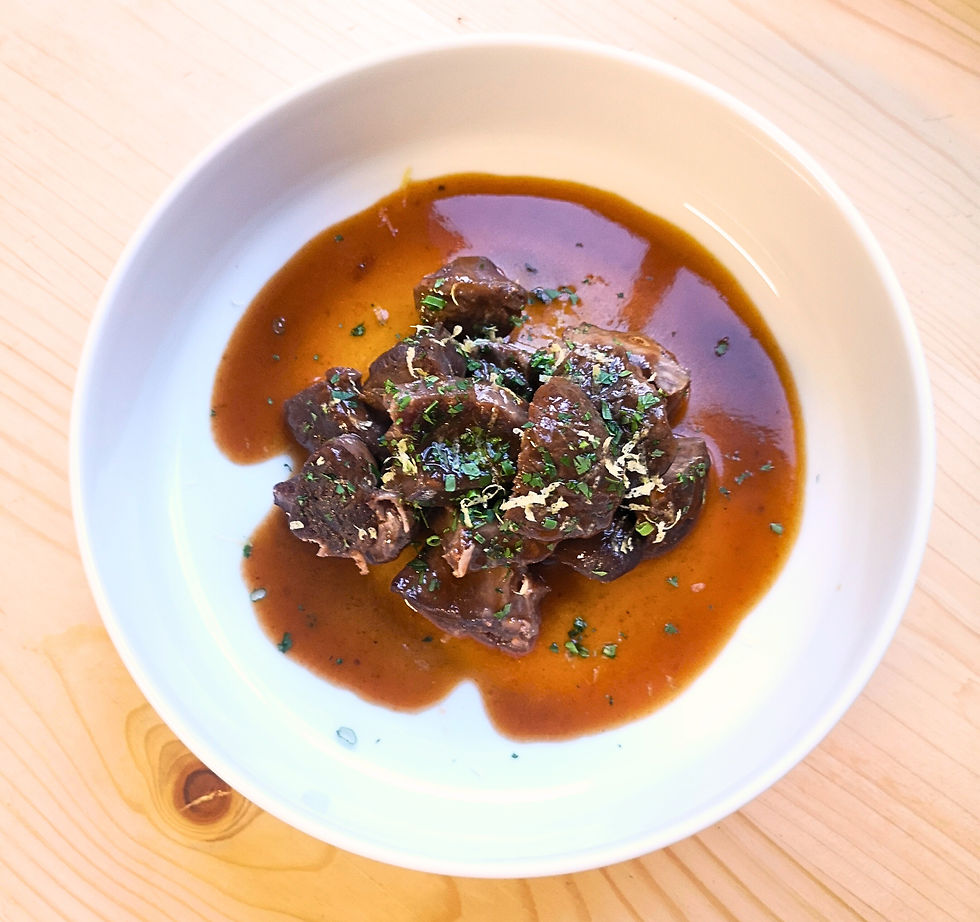 Rindshaxen, Kartoffelstock, Ossobuco, Jus hausgemacht, glasierte Karotten