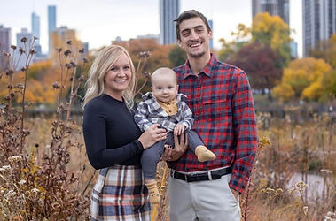 family photos at Lincoln Park chicago family posing for photos in chicago family portrait photographer in chicago photographed by pamela l king photography
