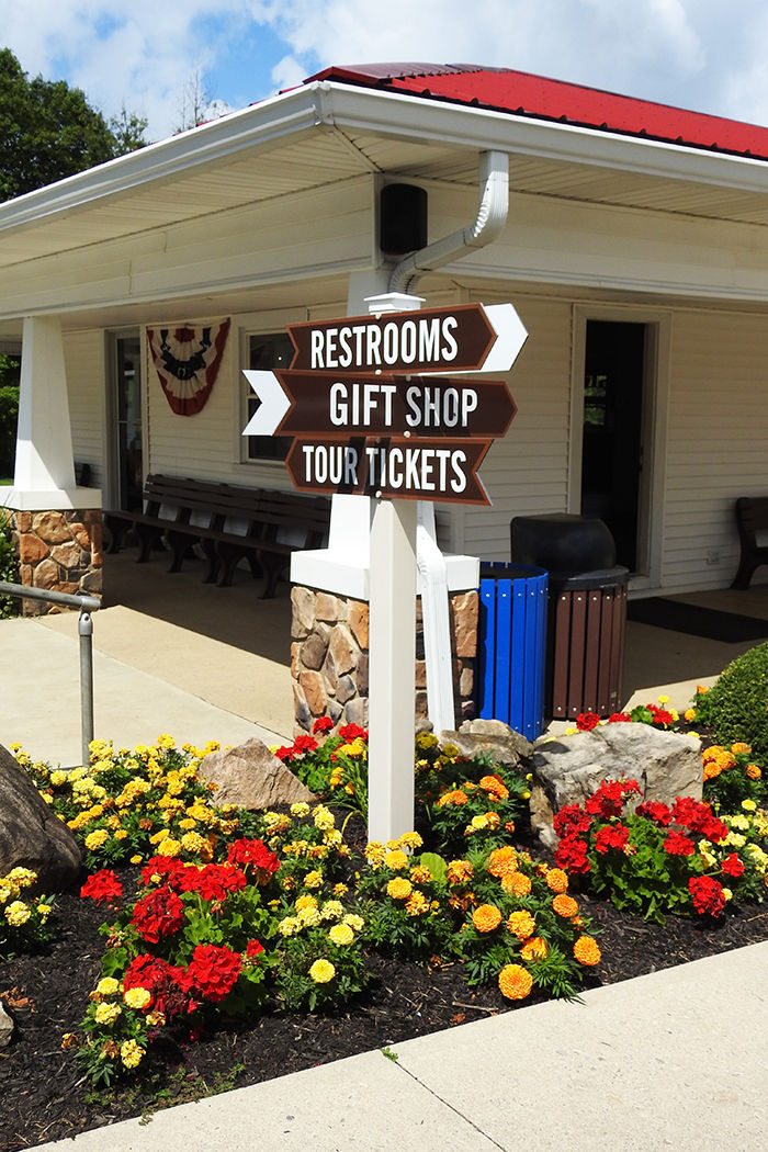 Directional Signs Ohio Caverns West Liberty OH