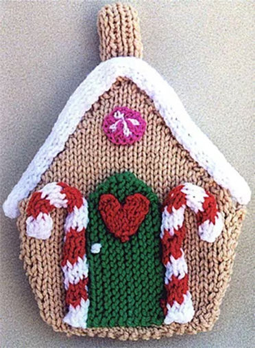 Knit gingerbread house potholder with candy cane and heart accents, a lovely gingerbread house knitting pattern.