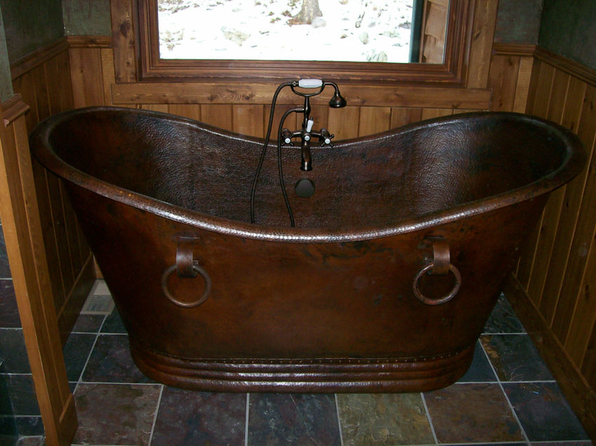 Copper Tub with oil rubbed bronze faucet.JPG