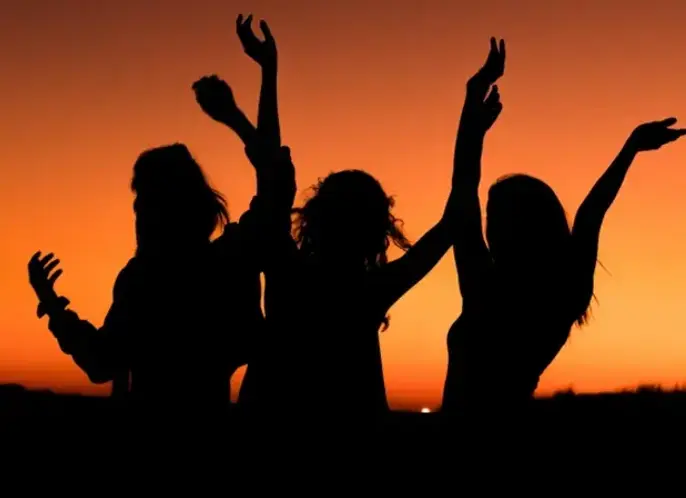 dance women.webp