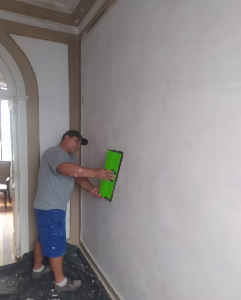 Conheça a História de Paulo Crippa, Pintor Profissional Referência em Porto Alegre e Reconhecido em Todo o Brasil