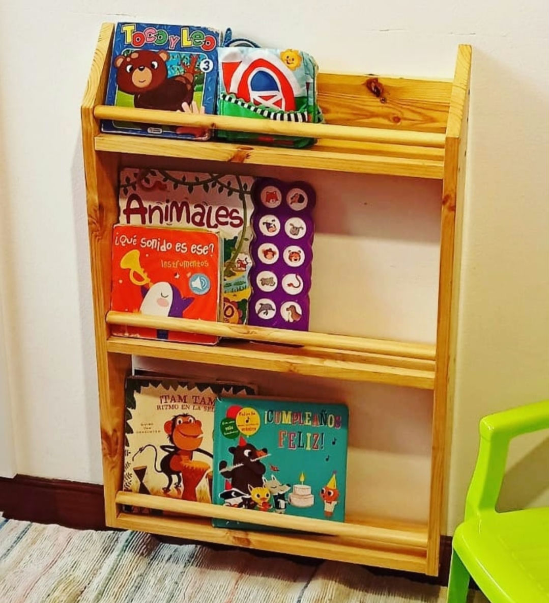 Librería de madera de pino con 3 baldas