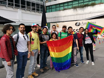 Manifestacion en Shake Shack por la Homofobia que sufio DylanSaurio en esa empresa