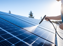Nettoyage panneaux solaire avec de l'eau