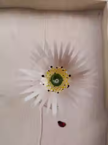 Détail de peinture à la main de verre à pied