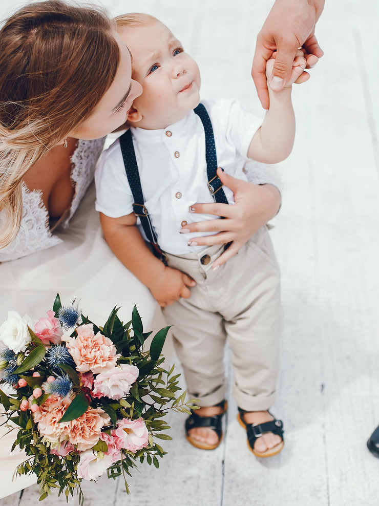 Mariée avec un petit garçon