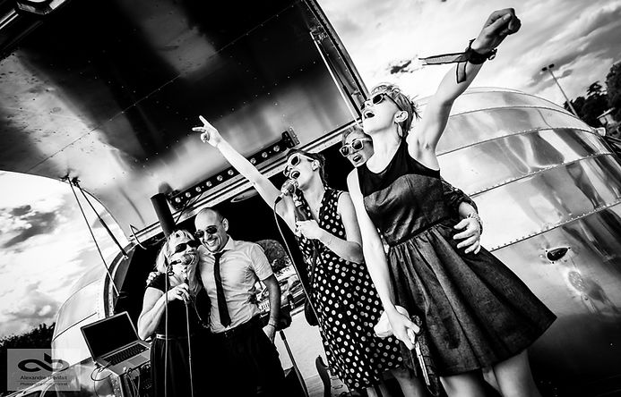 Duo Love & Live – animation musicale complète de mariage, cérémonie, cocktail et soirée dansante en Drôme Ardèche.