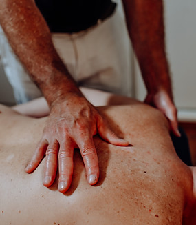 Professional massage Saint-Brieuc session for back relief.
