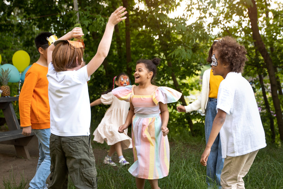 Enfants qui jouent dehors