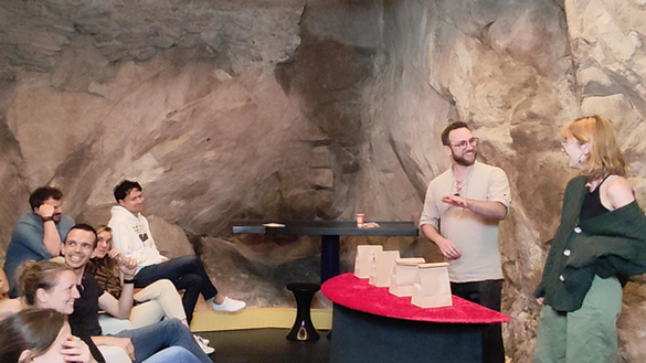 Un café Bar invite un Mentaliste pour impressionner et mystifier les clients