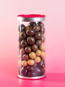 Boite de billes de chocolat d'une box mensuelle chocolat