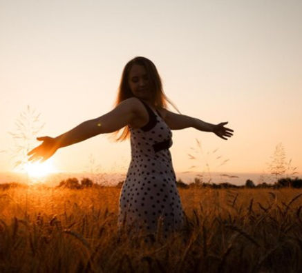 peaceful-woman-wellcoming-rising-sun-fie