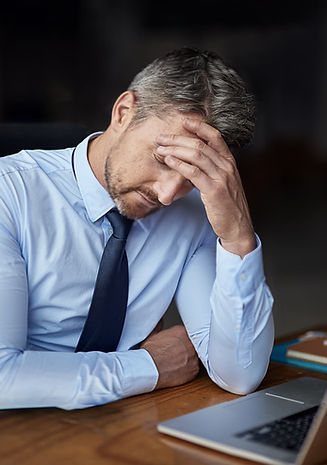 cropped-shot-of-a-mature-businessman-looking-anxio-2026-01-09-10-04-24-utc Kopie.jpg