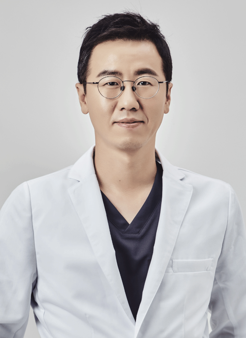 Kim Hak-young ศัลยแพทย์พลาสติกที่เชี่ยวชาญด้านศัลยกรรมตกแต่ง