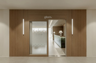 รพ.ศัลยกรรมขากรรไกรและโครงหน้าแกลม (Glam Plastic Surgery)